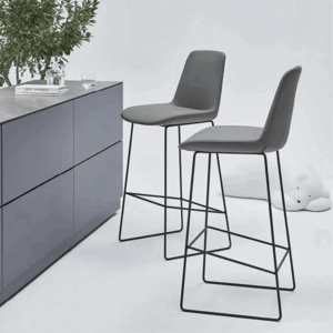 Tabouret haut de bureau Frankfurt en cuir – piétement traîneau, design minimaliste