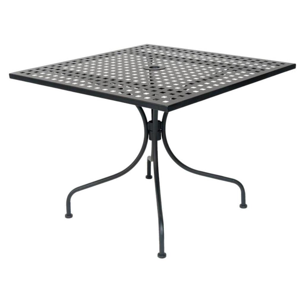 Outdoor steel mesh table - dining height - with umbrella hole