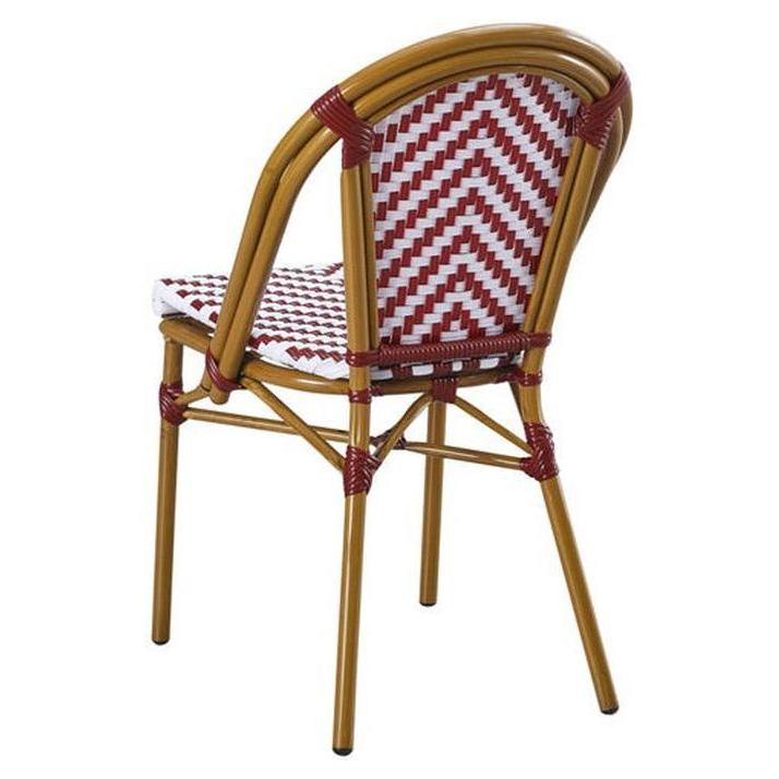Chaise exterior de metal imitación bambú con asiento y respaldo en espiga en burdeos y blanco.
