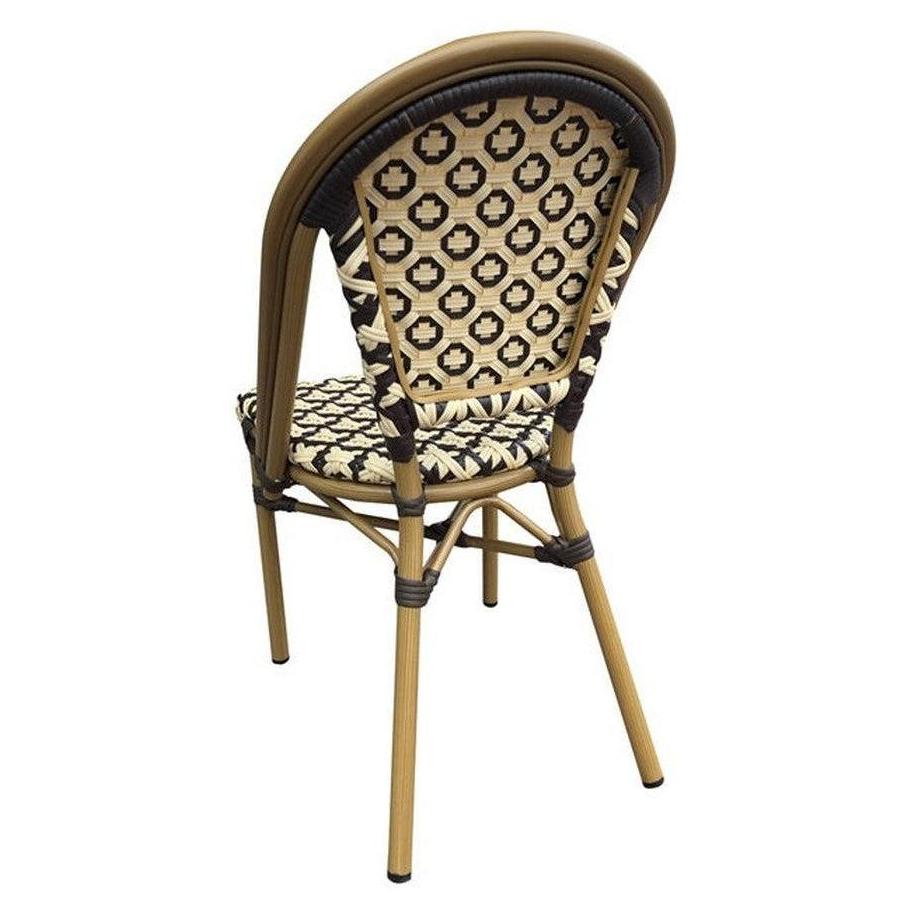 Chaise exterior de aluminio imitación bambú con asiento y respaldo de poli ratán negro y blanco.