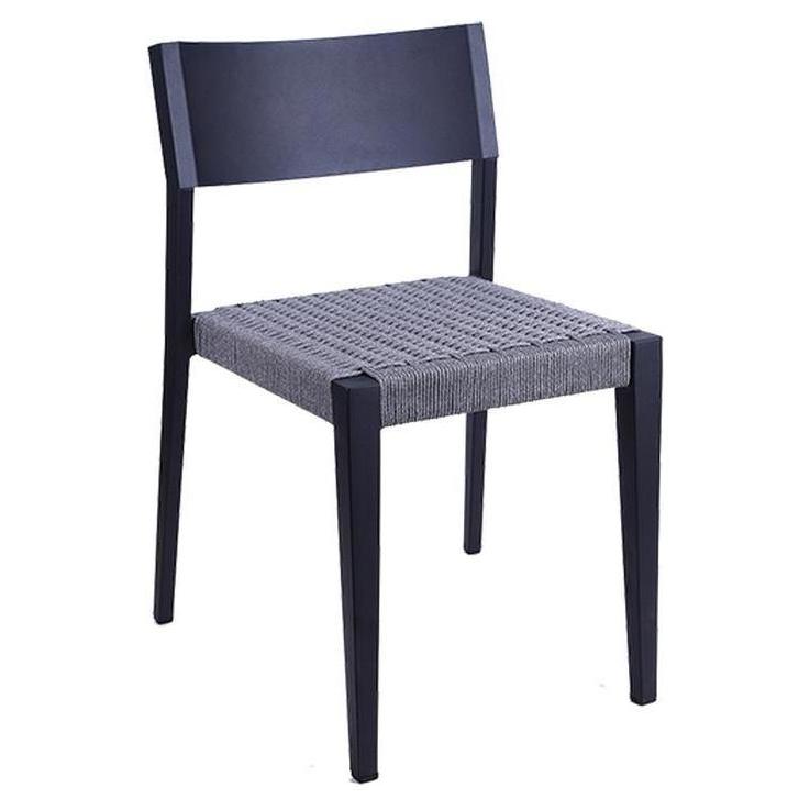 Tumbona exterior de aluminio negro con asiento de tela de terylene gris.