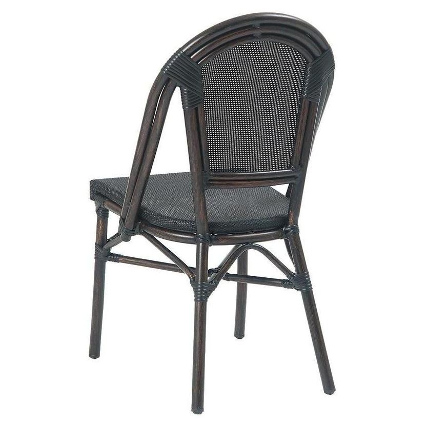 Chaise exterior de aluminio con asiento y respaldo de resina trenzada sintética.