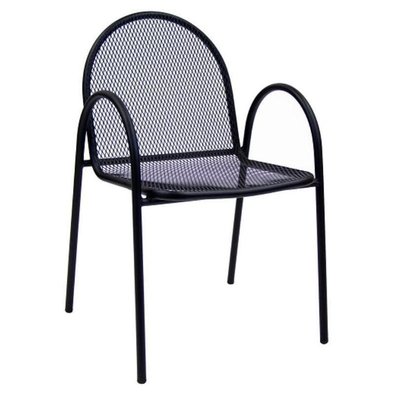 Sillón exterior de metal negro con respaldo redondeado perforado