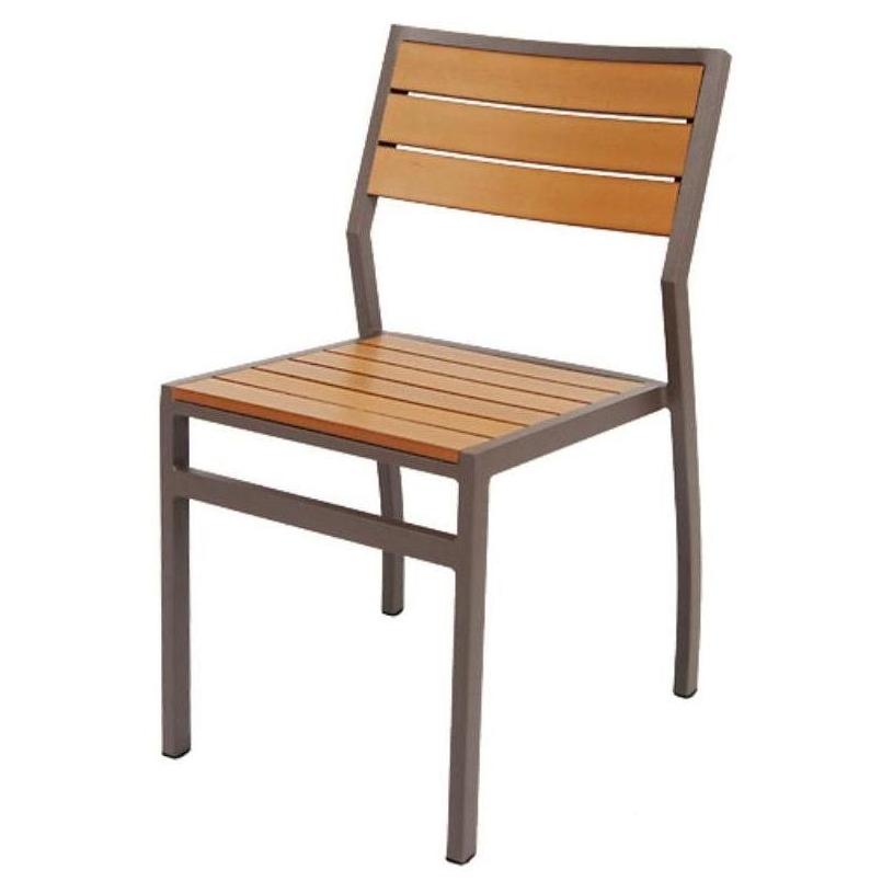 Tumbona exterior moderna de aluminio con listones de imitación de teca