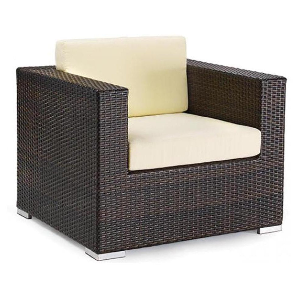 Sillón de exterior GONZALEZ de ratán trenzado color espresso con estructura de aluminio antiherrumbre y cojines blancos