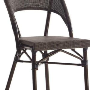 Chaise exterior de metal marrón oscuro con asiento y respaldo de poliéster trenzado marrón.