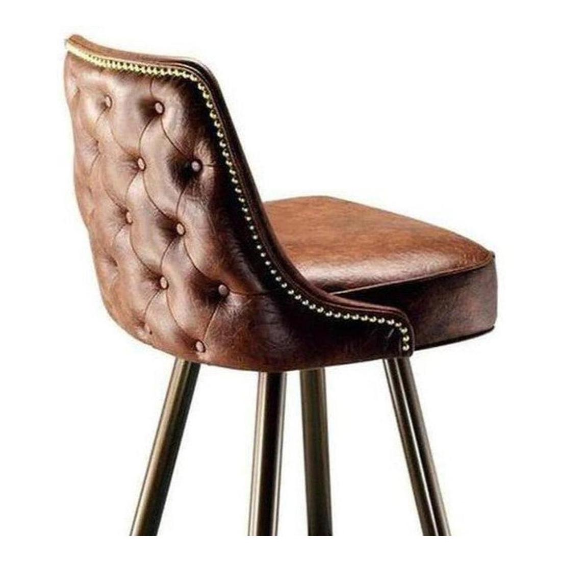 Chaise capitonnée avec clous décoratifs et pieds métal