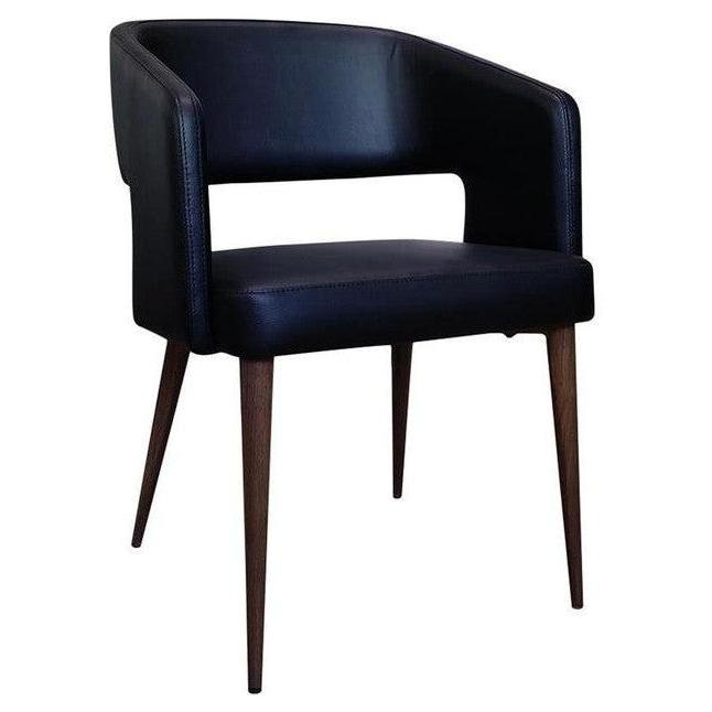 Chaise de metal con acabado de madera con respaldo abierto y asiento de vinilo negro