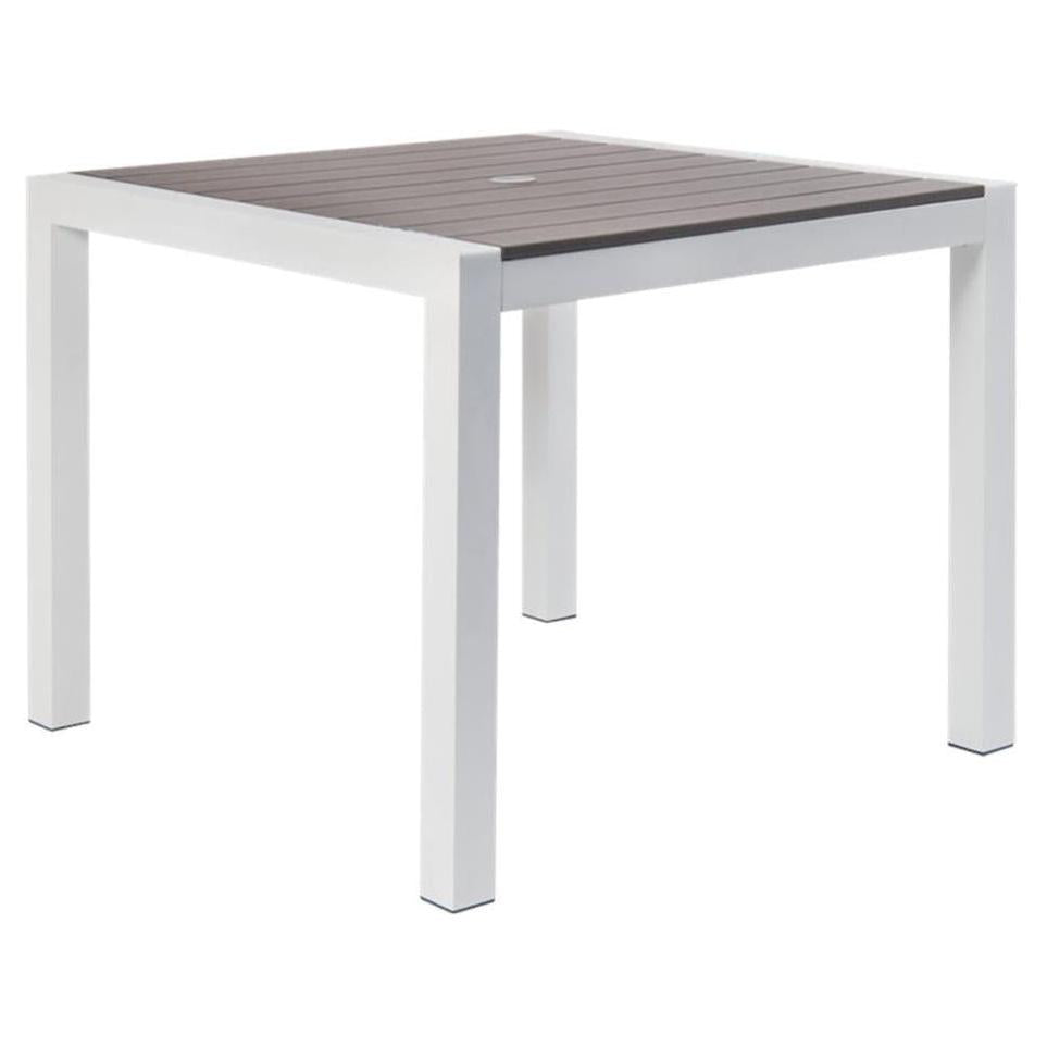 Table carrée en aluminium blanc thermolaqué avec plateau à lattes imitation teck