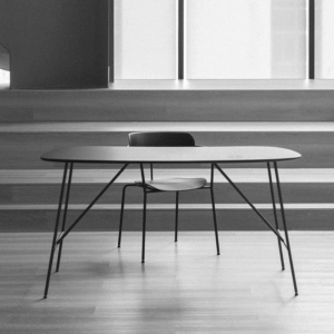 Mesa rectangular Egio de madera con estructura de metal