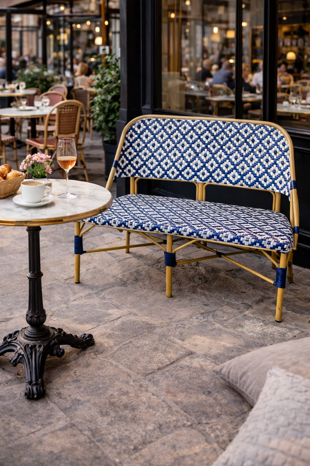 Banc bistrot extérieur Boissière – 2 personnes – Bleu et Blanc – Rotin – Image 2
